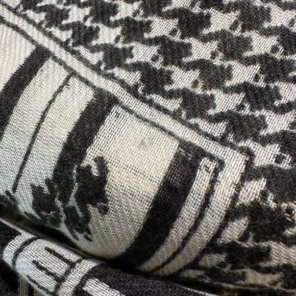 Unbranded Scarf Womens Long Rectangle Black White Colorless Hounds tooth Woven - Picture 9 of 9